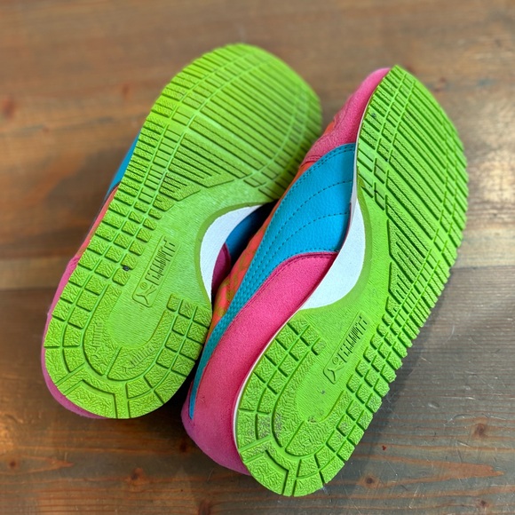 Girls Puma Sneakers - Picture 4 of 4